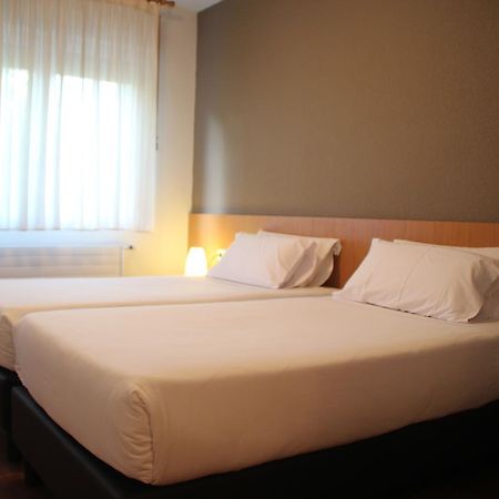 Hostal Abodi Памплона Экстерьер фото