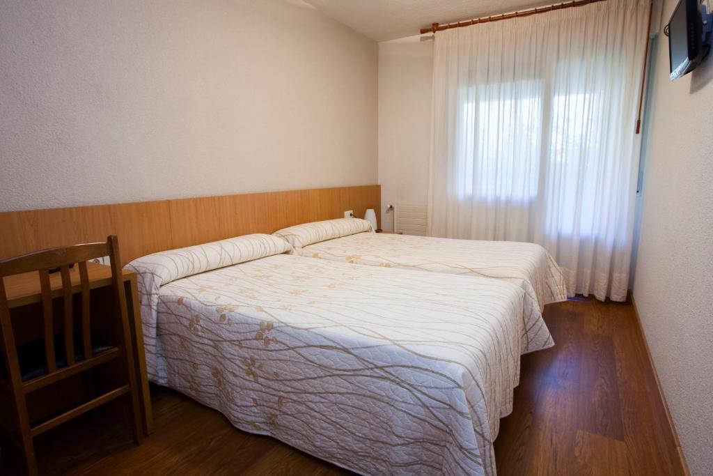 Hostal Abodi Памплона Номер фото