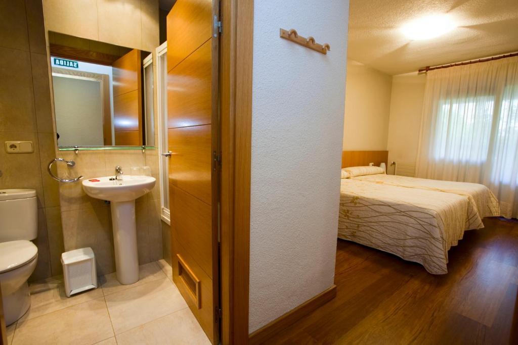 Hostal Abodi Памплона Номер фото