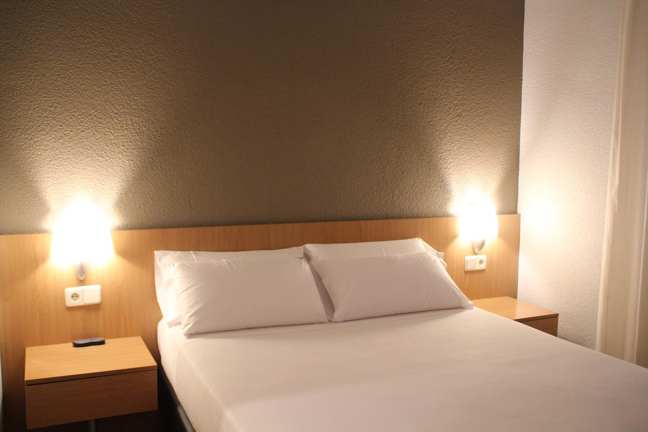 Hostal Abodi Памплона Экстерьер фото